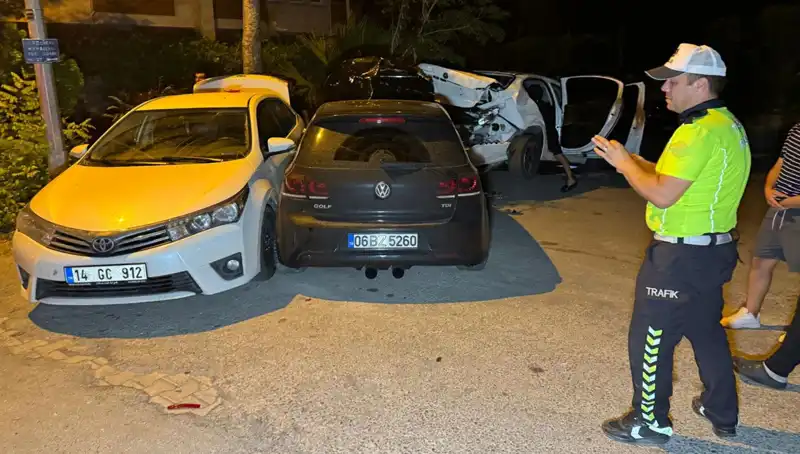 Alkollü Sürücü Korku Dolu Anlar Yaşattı: Üç Araca Çarptı!