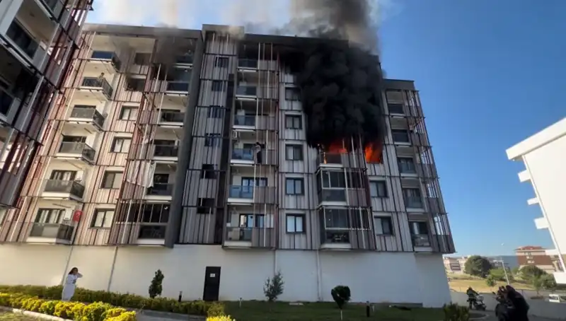 Çanakkale'de Yangın Paniği: Gece Yarısı Korkulu Anlar Yaşandı