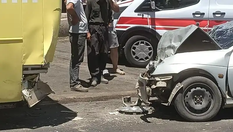 Halk Otobüsü ile Otomobil Çarpıştı: Dikkat Çeken Kaza ve Sonuçları