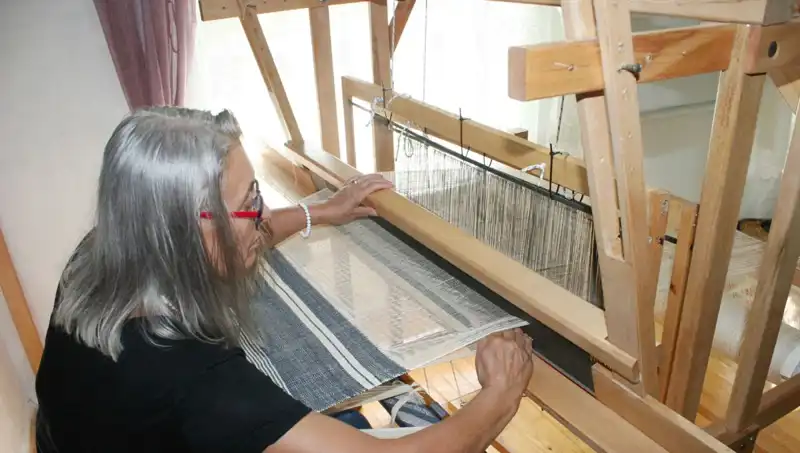 Eski Giysilerin İplerinden Hayal Gücüne Yolculuk: Harika Eşyalar