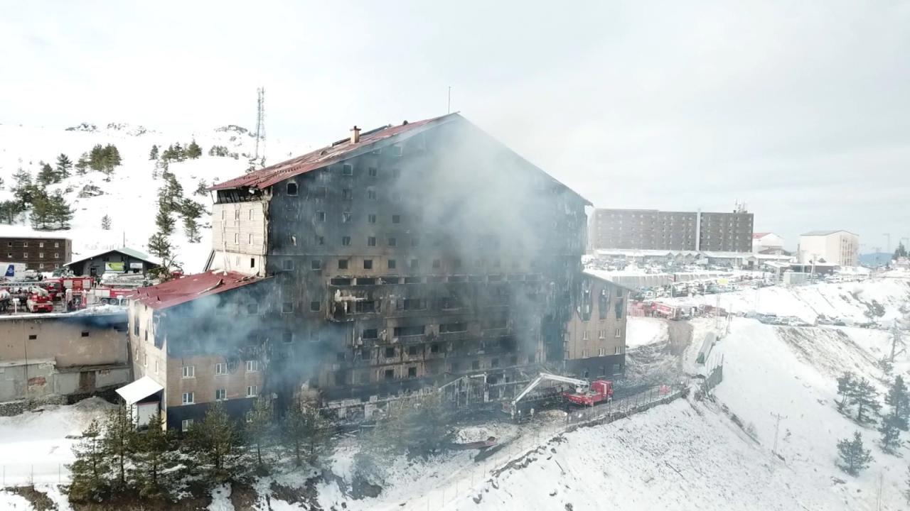 Bakan Tunç: Yangın ile ilgili 4 kişi gözaltına alındı