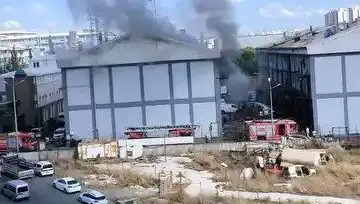 Başakşehir Sanayi Sitesinde Dehşet Verici Yangın: Korku Dolu Saatler