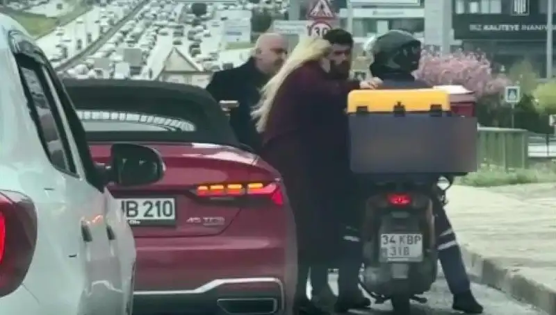 D-100'de Silahlı Tartışma: Motokurye ve Sürücü Arasındaki Korkutucu Anlar