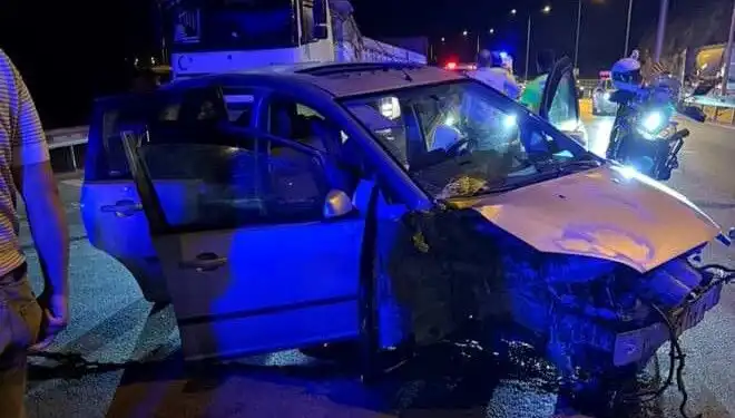Otomobil Bariyere Çarptı: Korkunç Kazada Bir Ölüm, Üç Yaralı