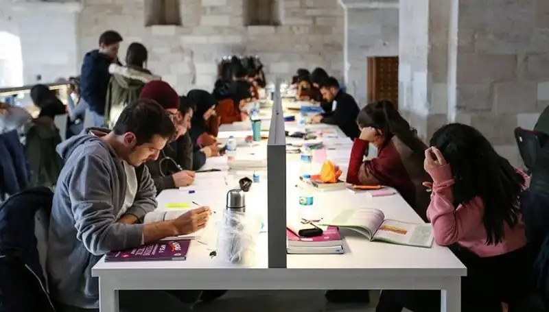 Tam Üniversite Takvimi: 2023-2024 Eğitim Yılı Başlangıç Tarihleri