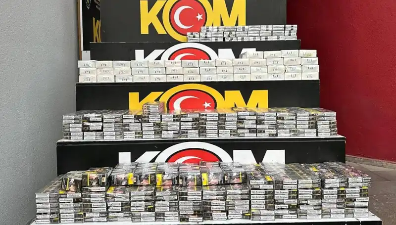Adana'da Kaçakçılık Operasyonu: 3 Kişi Tutuklandı, Yüzlerce Kaçak Ürün Ele Geçirildi