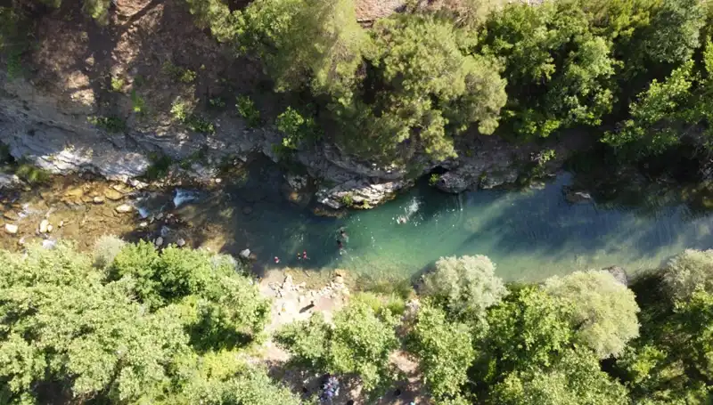 Adana'da Sıcak Havalar, Yaylacılara Doğal Su Kaynağıyla Ferahlattı