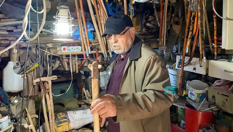 Doğadan İlham Alarak Evinin Odunluğunu Atölyeye Dönüştürdü