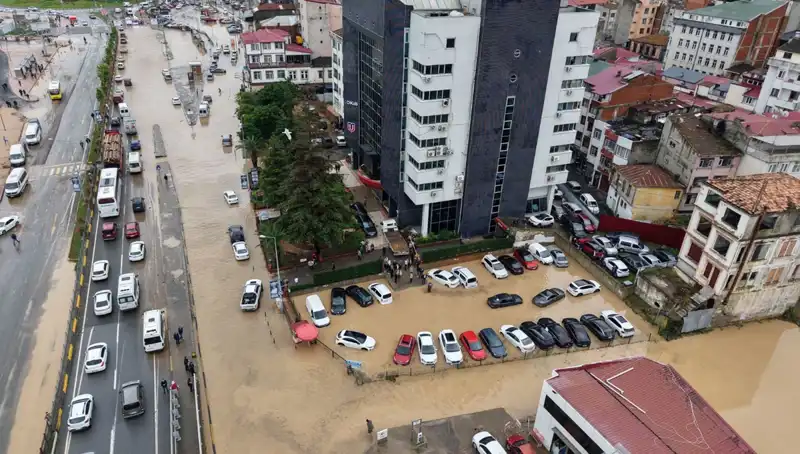 Trabzon'da Sel Felaketi: Çamur Altında Kayıp Bir Hayat Aranıyor
