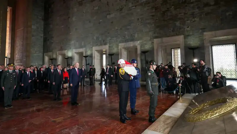Devlet Erkanı, Anıtkabir'de Tarihi Bir Ziyaret Gerçekleştirdi