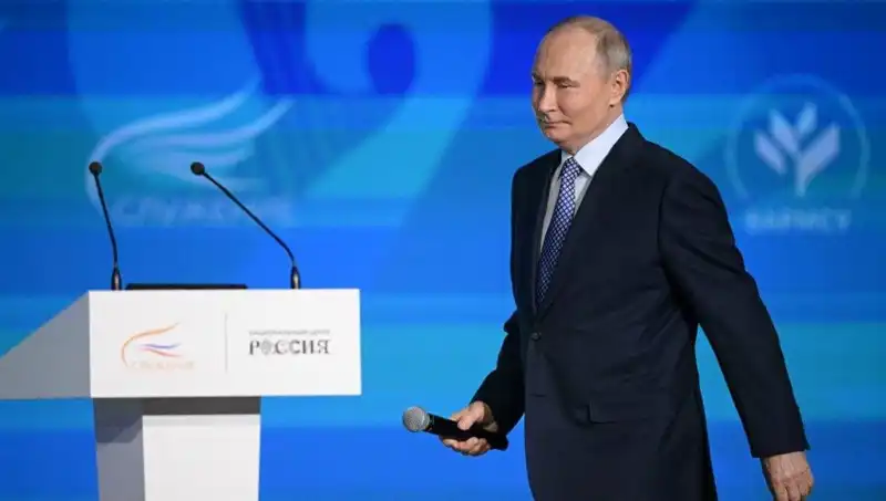 Rusya'da "Yabancı Ajan" Yasası: Putin İmzasıyla Yeni Bir Dönem Başlıyor