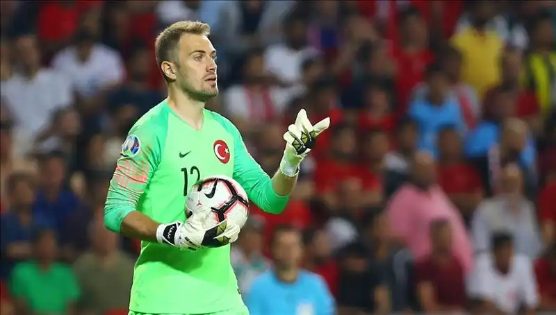 Mert Günok Futbolu Bırakma Yaşını Açıkladı: Hayranlarını Şoke Etti!