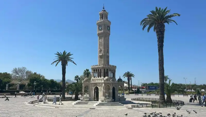 İzmir'de Sıcak Havalar Hayatı Durma Noktasına Getirdi