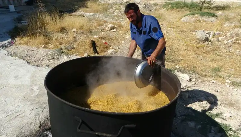 Kazanlar Kaynıyor: Her Yıl Geleneksel Aşure Festivali Yaklaşıyor!