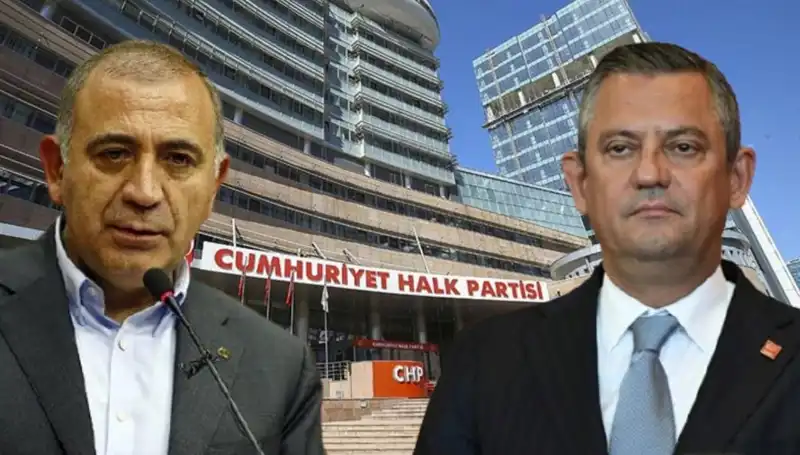 CHP'nin Kuruluş Töreninde Tekin ve Özgür Özel'in Buluşması Heyecan Yarattı