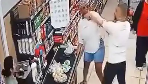 Markette Kasa Sırasında Şok Olay: Çocuğunun Önünde Kadına Saldırdı!
