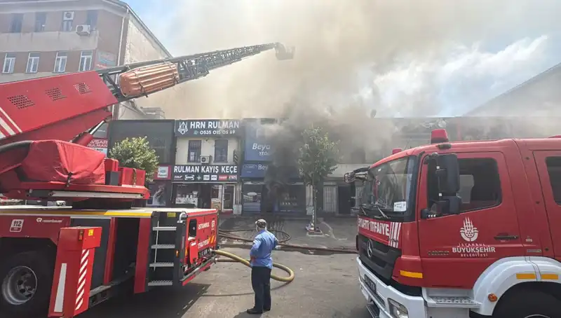 Ümraniye Oto Sanayi Sitesi'nde Korkutan Yangın: 3 İş Yeri Alev Alev Yandı