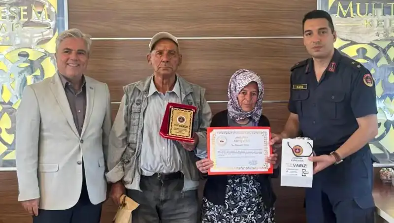 Hayırsever Aile, Tek Varlarını Jandarmaya Bağışlayarak Duygulandırdı