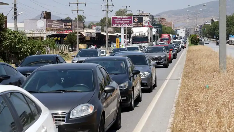 Aydın ve Muğla Arasında Oluşan 60 Kilometrelik Araç Kuyruğu Şaşkınlık Yarattı