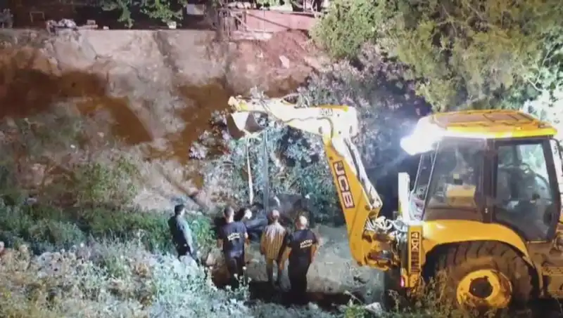 Hatay'da İneği Kurtarma Operasyonu: Doğanın Gücü ve İnsan Sevgisi