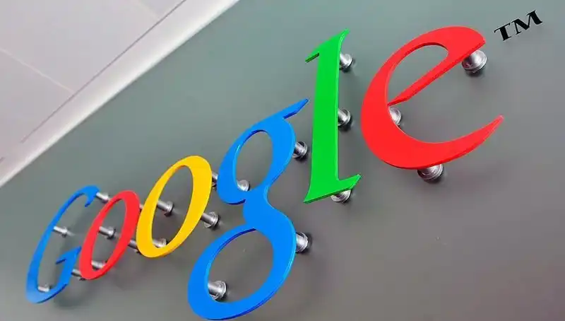 Google'dan Devrim Niteliğinde Yenilik: Görüşmeleri Canlı Olarak Çevirme Dönemi Başlıyor