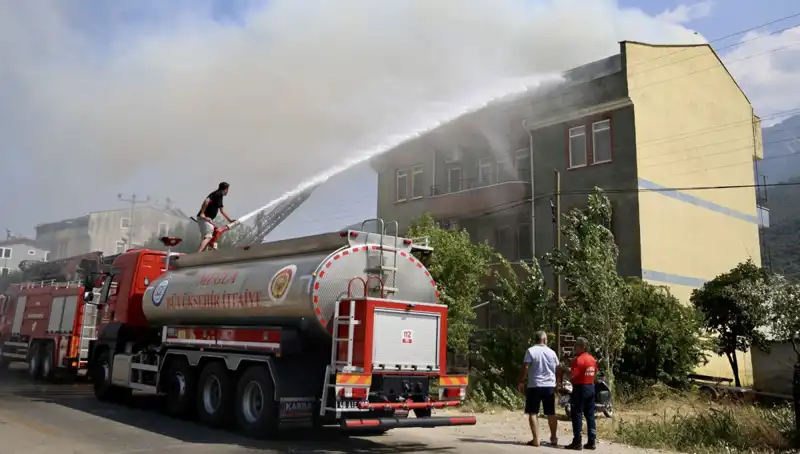 Çatı Katı Yangını: Korku Dolu Anlar ve Cesur Müdahale