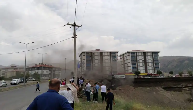 Bitlis'te Doğalgaz Hattında Patlama: Can ve Mal Kaybı Endişesi
