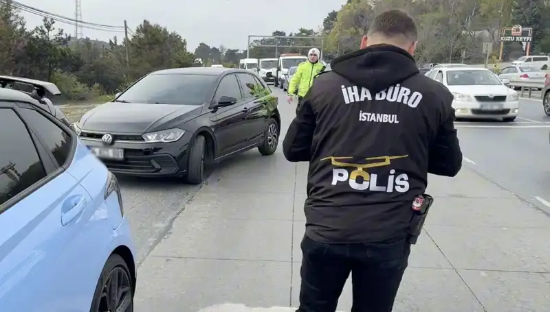 Emniyet Şeridini İhlal Eden Sürücü, Suçunu Yolda Buldu: Olayın Detayları Şok Edici