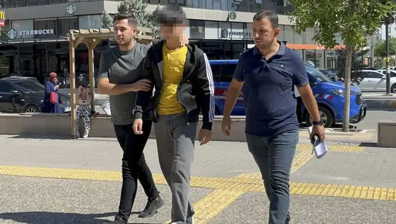 Tartıştığı Ağabeyini Bıçaklayan Genç, Geceyi Gözaltında Geçirdi