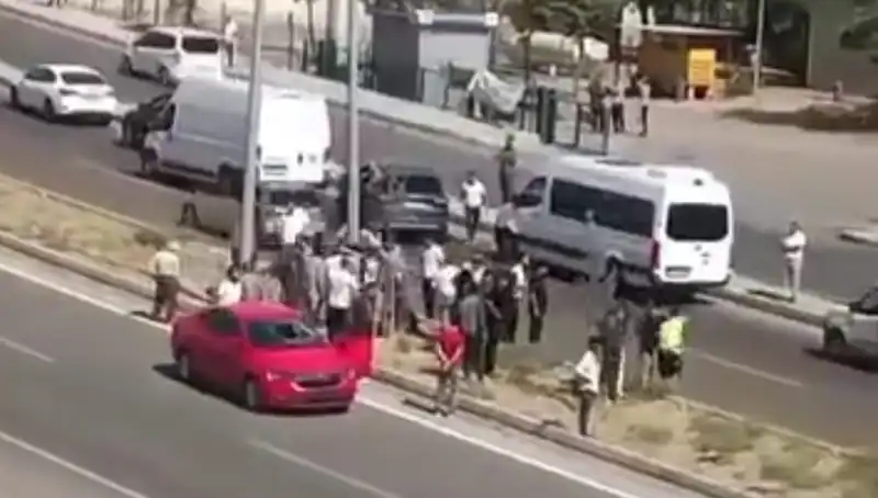 : Yaya Geçidinden Karşıya Geçmeye Çalışan Yaya Otomobilin Çarpmasına Uğradı