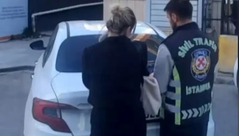 Kadıköy'de Drift Yapan Kadın Sürücüye 48 Bin Lira Ceza Uygulandı