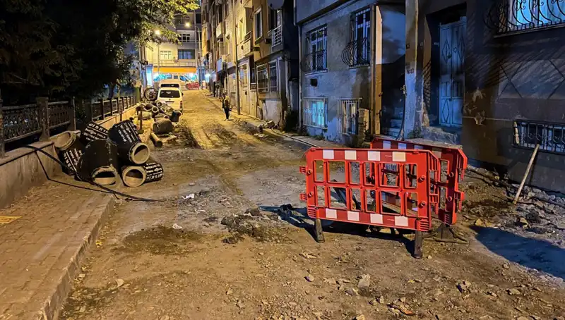 Bayrampaşa'da Altyapı Çalışmalarında Rögar Kapağı Patladı: Olayın Ayrıntıları