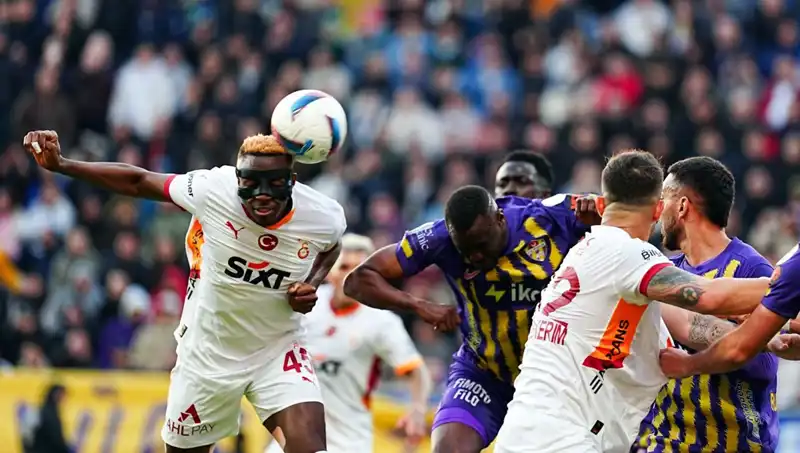 Galatasaray'ın Yıldızı: “Adam Oynamıyor, Resital Yapıyor” Yorumları