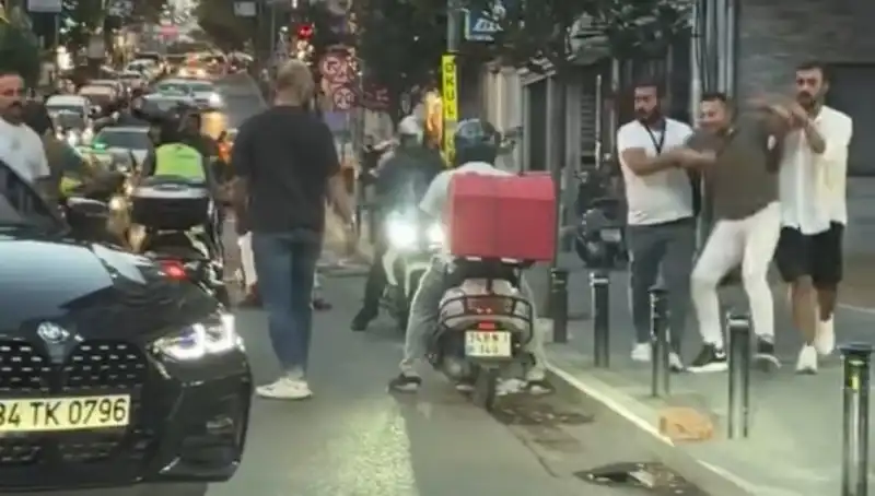 Nişantaşı'nda Yol Verme Kavgası: Sopalı Saldırı ve Gerilim Dolu Anlar