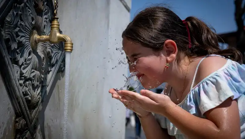 Türkiye'nin 16 Şehrinde Rekor Sıcaklık, 40 Derece Sınırını Aştı!