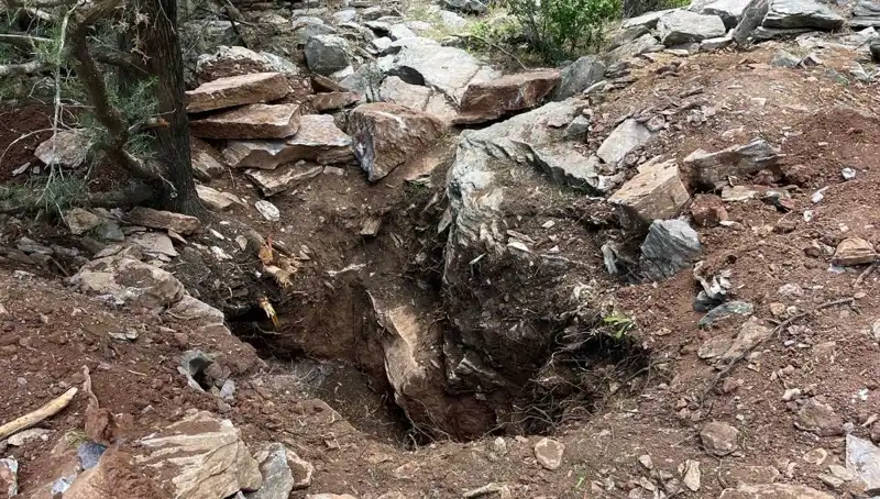 Eski Vali ve Emekli Albay, Define Ararken Jandarma Tarafından Yakalandı