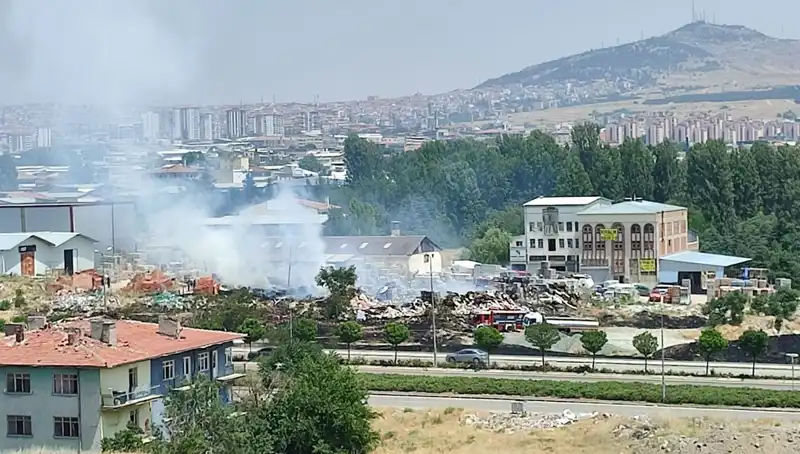 Otluk Alanda Başlayan Yangın, Depoyu Kül Etti: Yangın Çıktı, Cevap Süreci Başladı