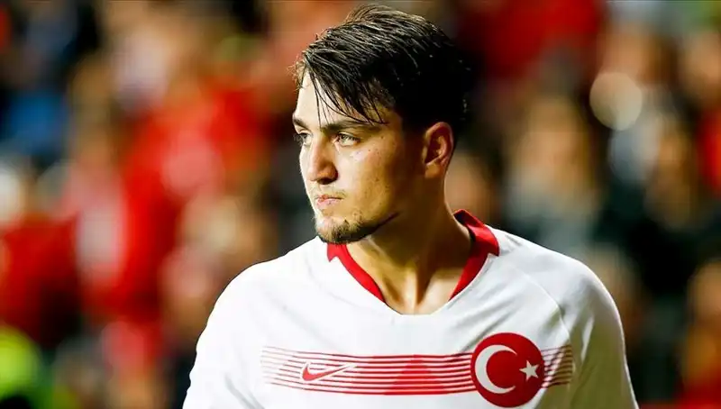 Beşiktaş'tan Transfer Hamlesi: Milli Futbolcunun Cevabı Beklentileri Aşacak mı?