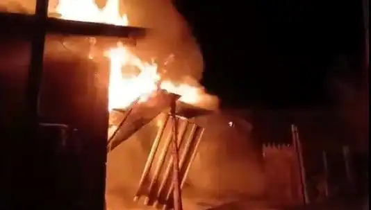 Karabük'te Şok Eden Yangın! İki Ev Kül Oldu
