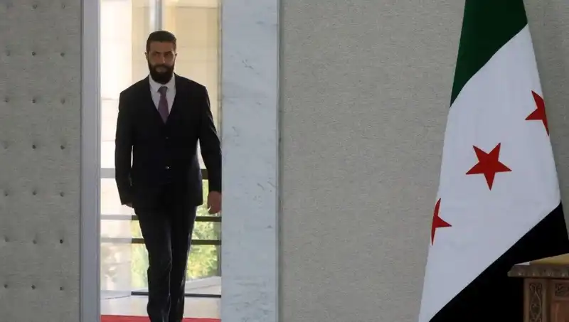 Paris'te Şara-Macron Zirvesi: Fransa'nın Yeni Suriye Stratejisi ve Desteği