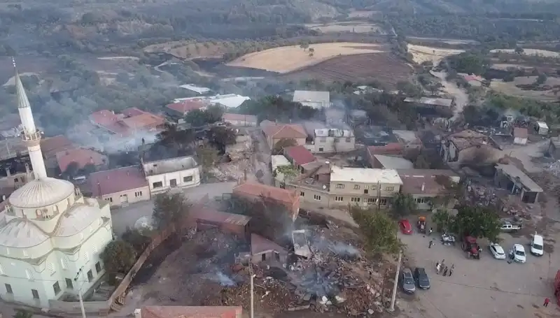 Çanakkale'de Orman Yangını: Havadan Gökyüzü Görüntüleriyle Korkutucu Manzaralar
