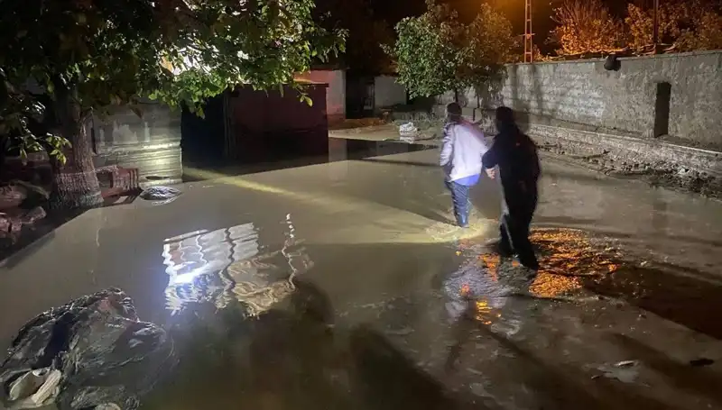20 Dakikada Yaşanan Felaket: Sel ve Çöken Evler!
