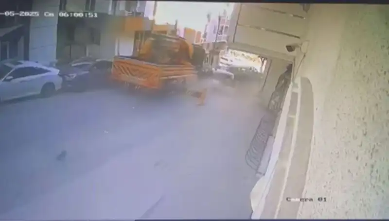 Kontrolden Çıkan Vinç, 23 Aracı Savrulurken Yok Etti