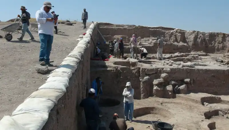 Kilis'teki Oylum Höyük'te Kazı Çalışmaları Devam Ediyor, Sıcak Hava Engel Olmadı!